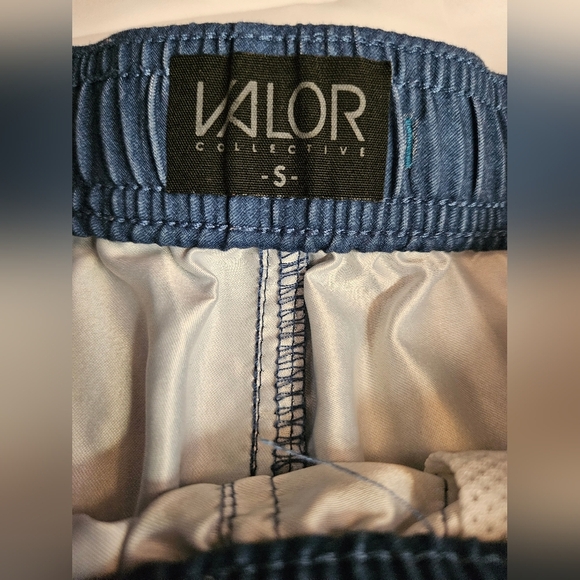 Valor Boys White And Blue Striped Board Shorts With Elastic Waist Size Small - Picture 6 of 13